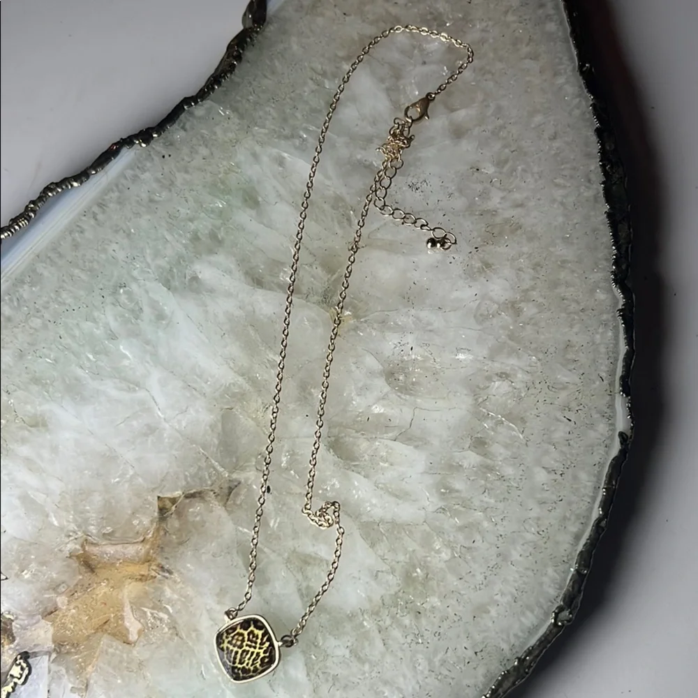 Leopard Print Pendant Necklace NWT Stackable Necklace - Picture 2 of 4